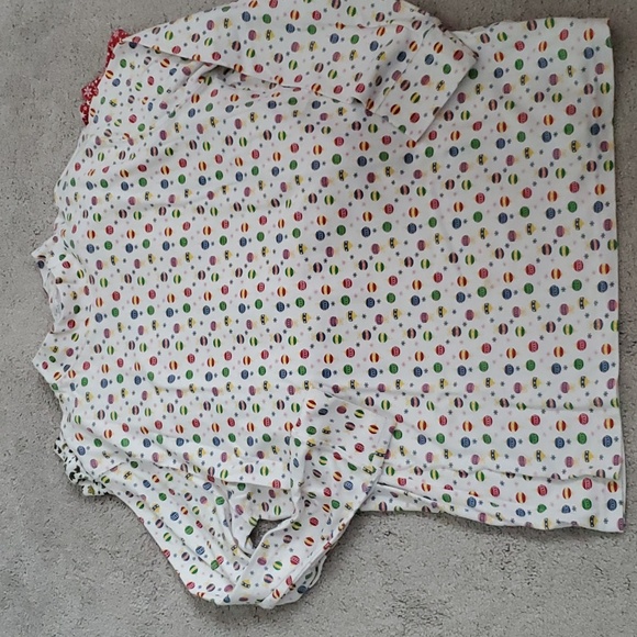 Group of three (3) women's long sleeve shirts like new - Picture 2 of 9